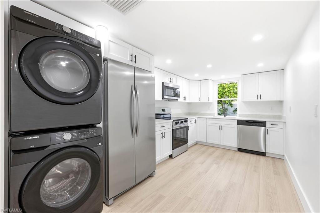 NAPLES MANOR - Residential