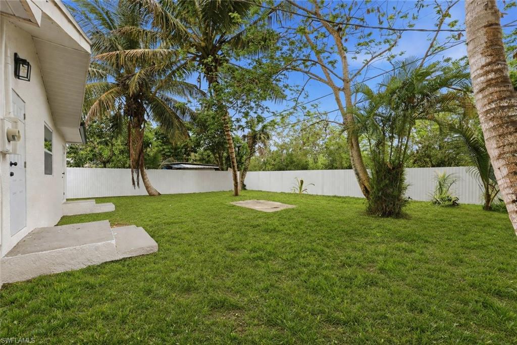 NAPLES MANOR - Residential