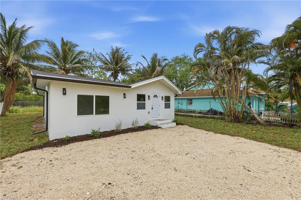 NAPLES MANOR - Residential