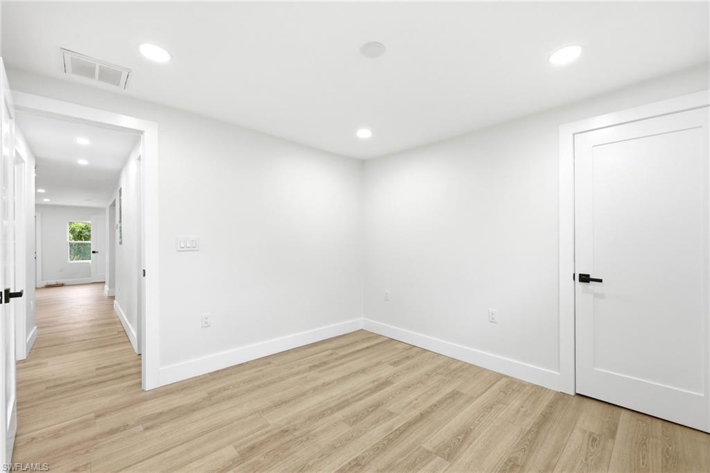 NAPLES MANOR - Residential