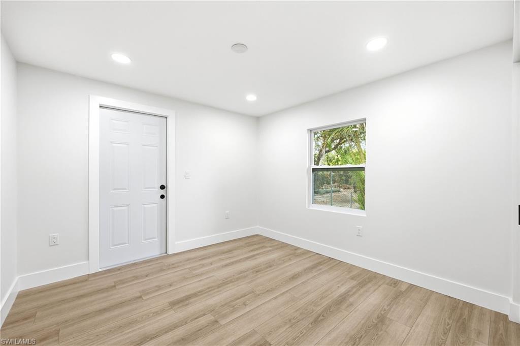 NAPLES MANOR - Residential