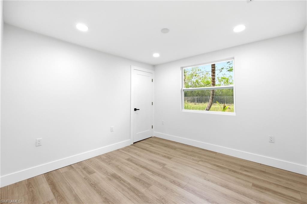 NAPLES MANOR - Residential