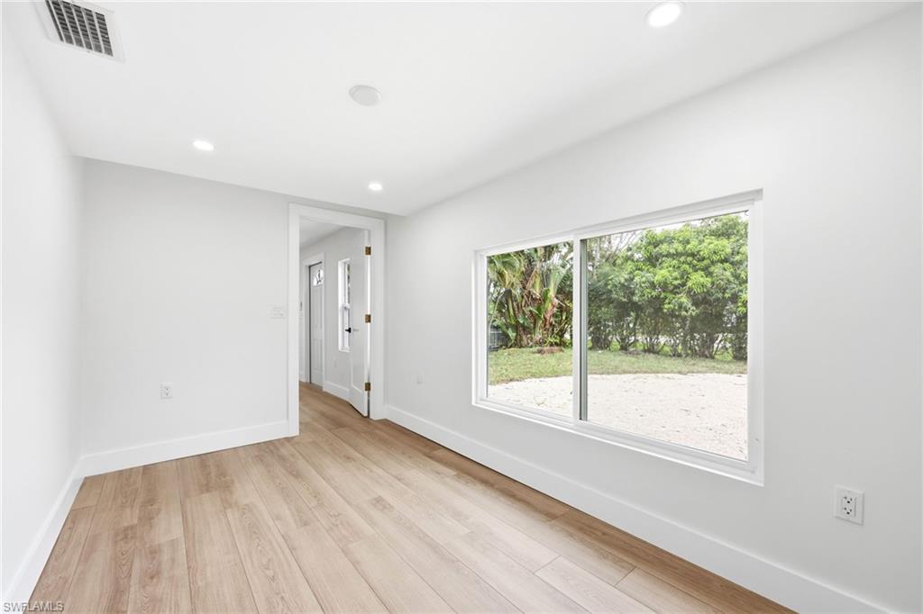 NAPLES MANOR - Residential