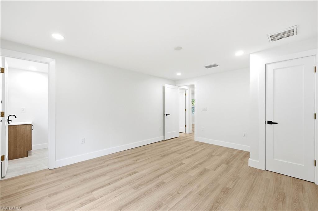 NAPLES MANOR - Residential