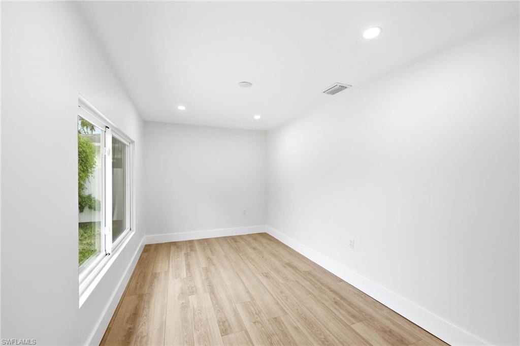 NAPLES MANOR - Residential