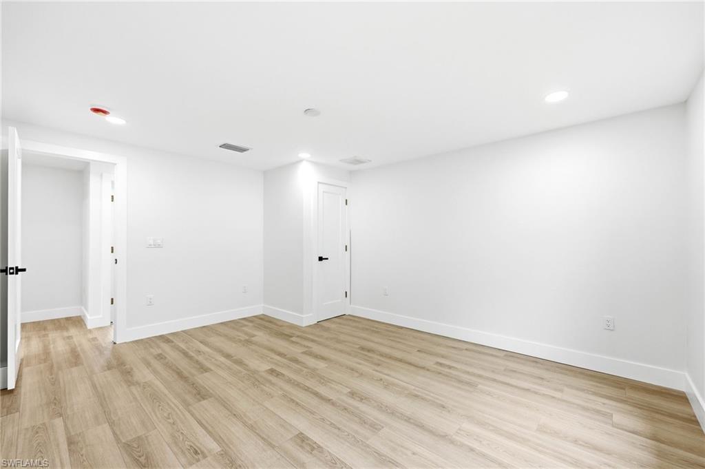 NAPLES MANOR - Residential