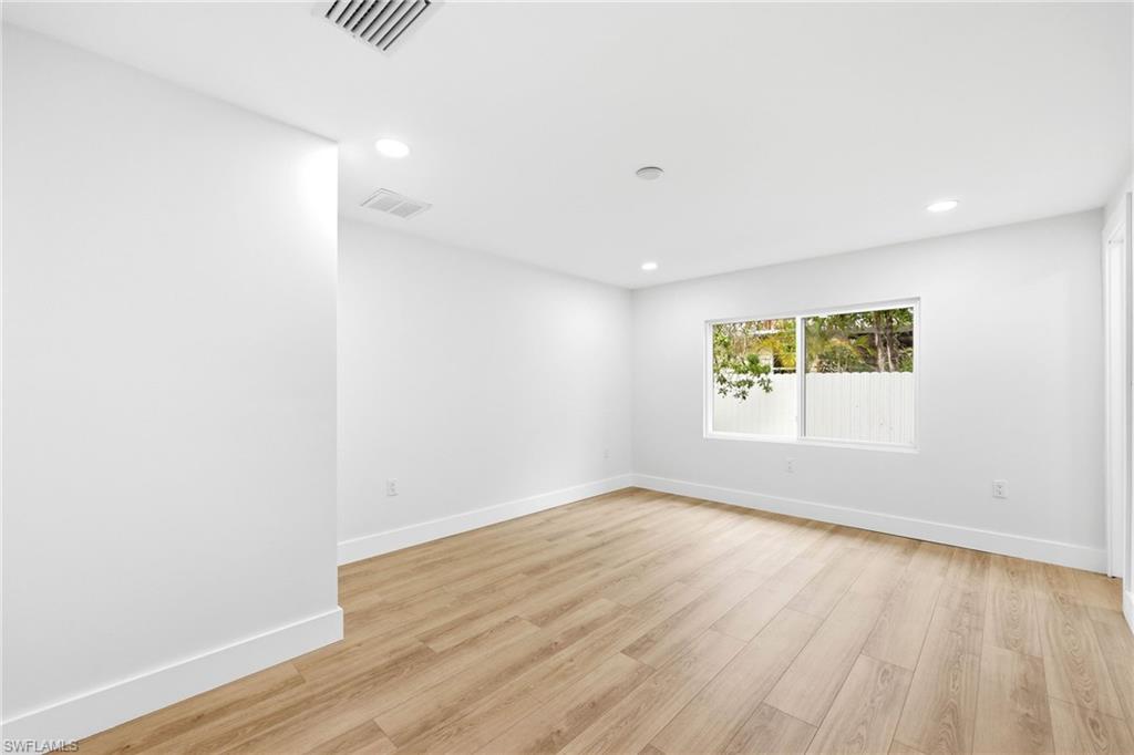 NAPLES MANOR - Residential