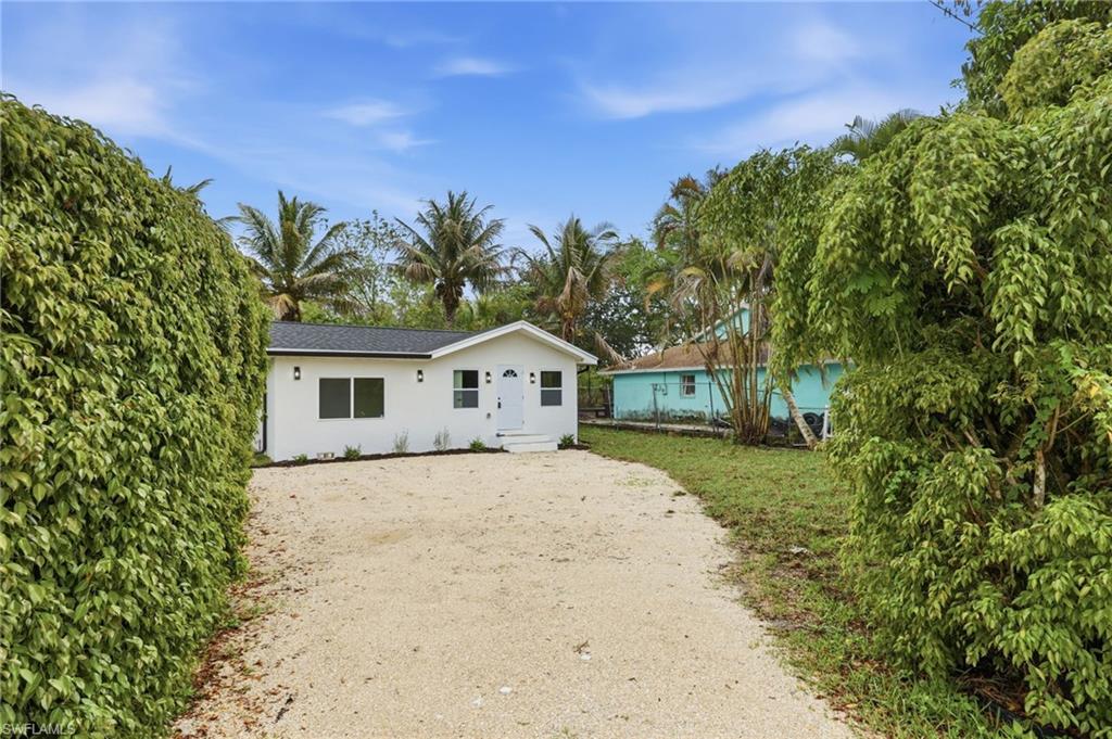 NAPLES MANOR - Residential