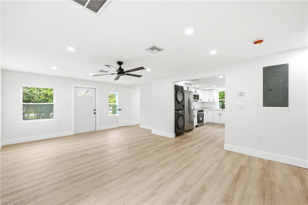 NAPLES MANOR - Residential