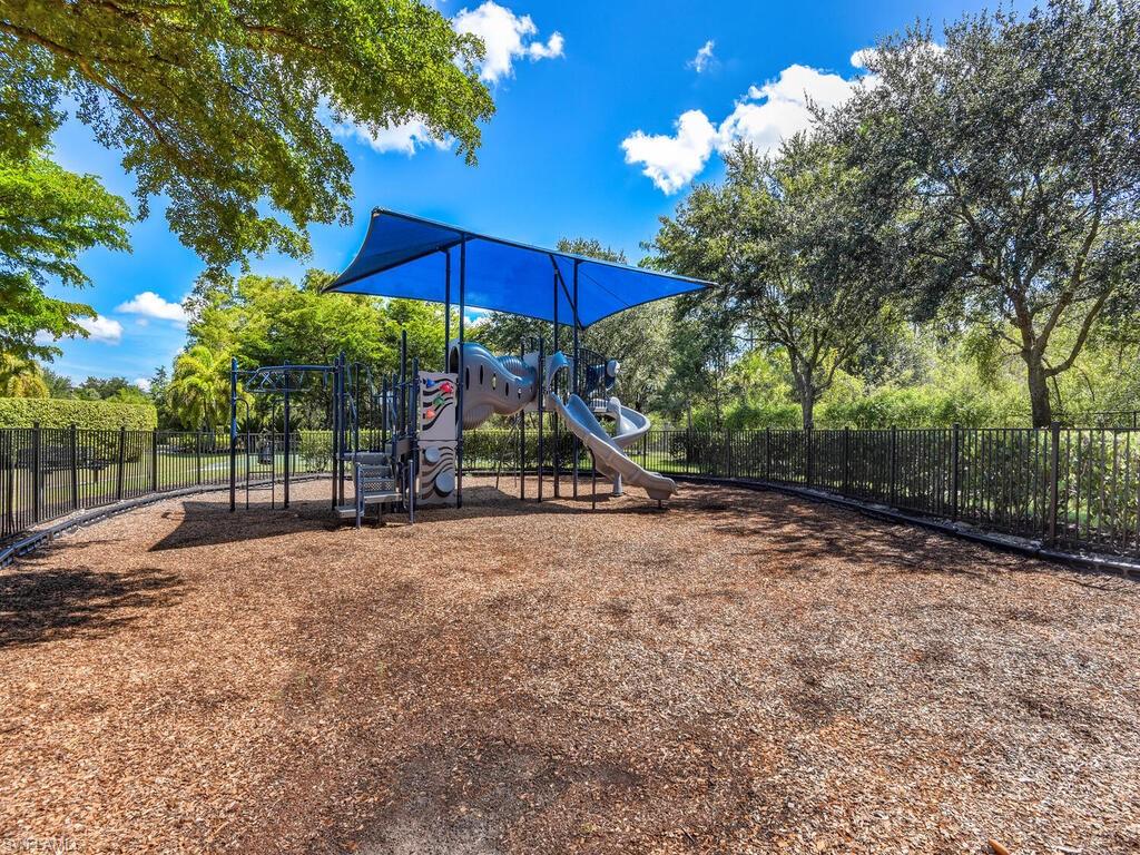 COLONNADE AT FORUM - Residential