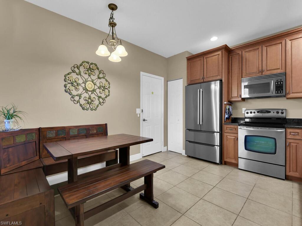 COLONNADE AT FORUM - Residential