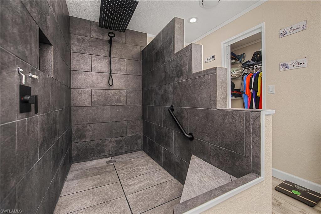 MONTURA - Residential