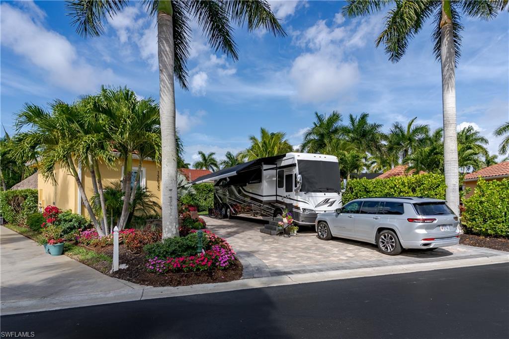 NAPLES MOTORCOACH RESORT - Land