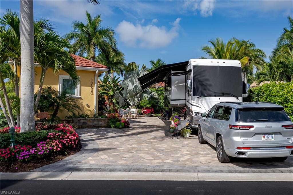 NAPLES MOTORCOACH RESORT - Land