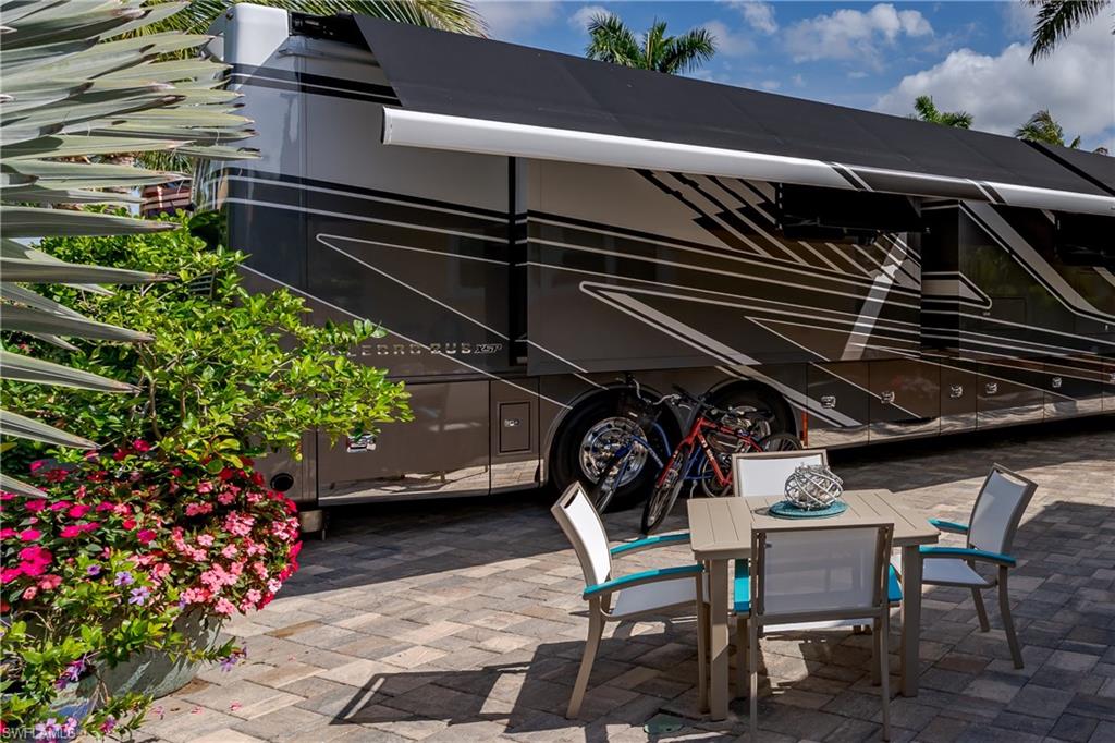 NAPLES MOTORCOACH RESORT - Land