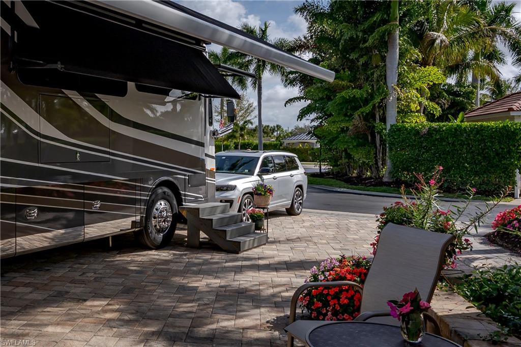 NAPLES MOTORCOACH RESORT - Land