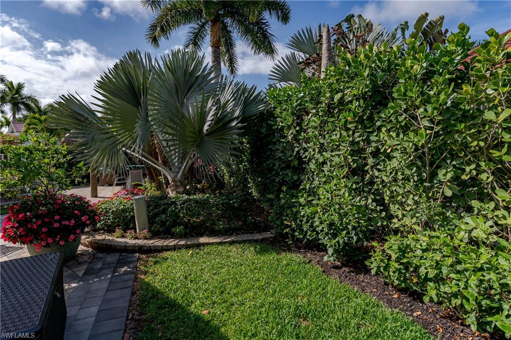 NAPLES MOTORCOACH RESORT - Land