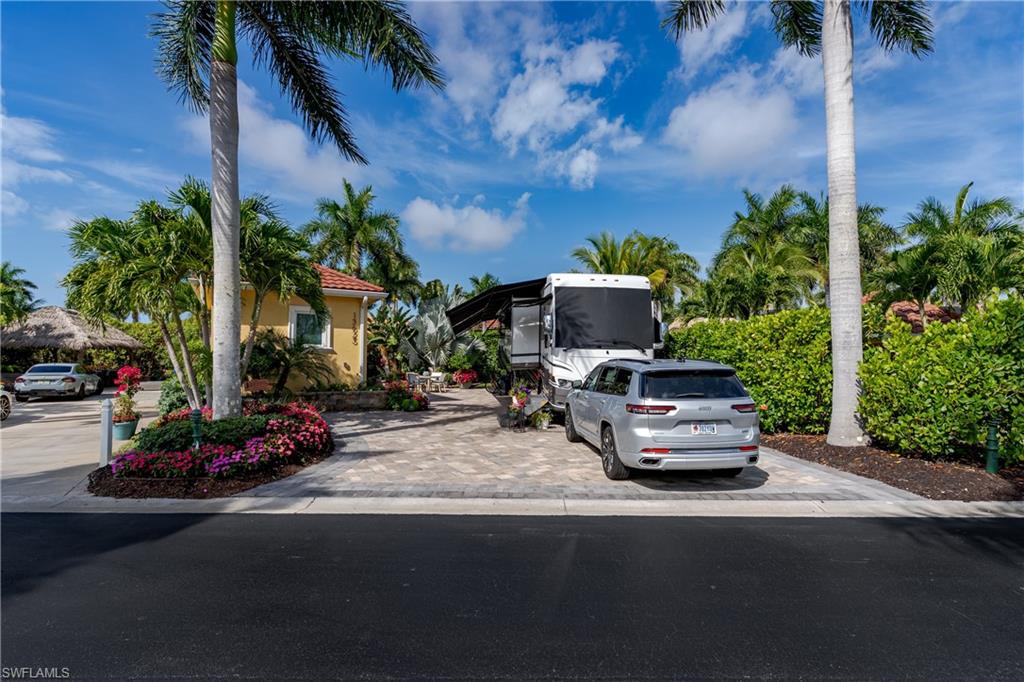 NAPLES MOTORCOACH RESORT - Land