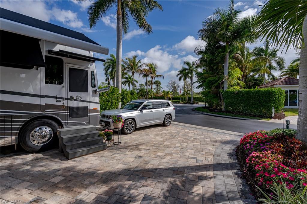 NAPLES MOTORCOACH RESORT - Land