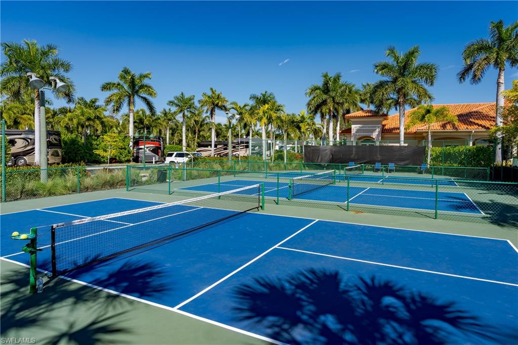 NAPLES MOTORCOACH RESORT - Land