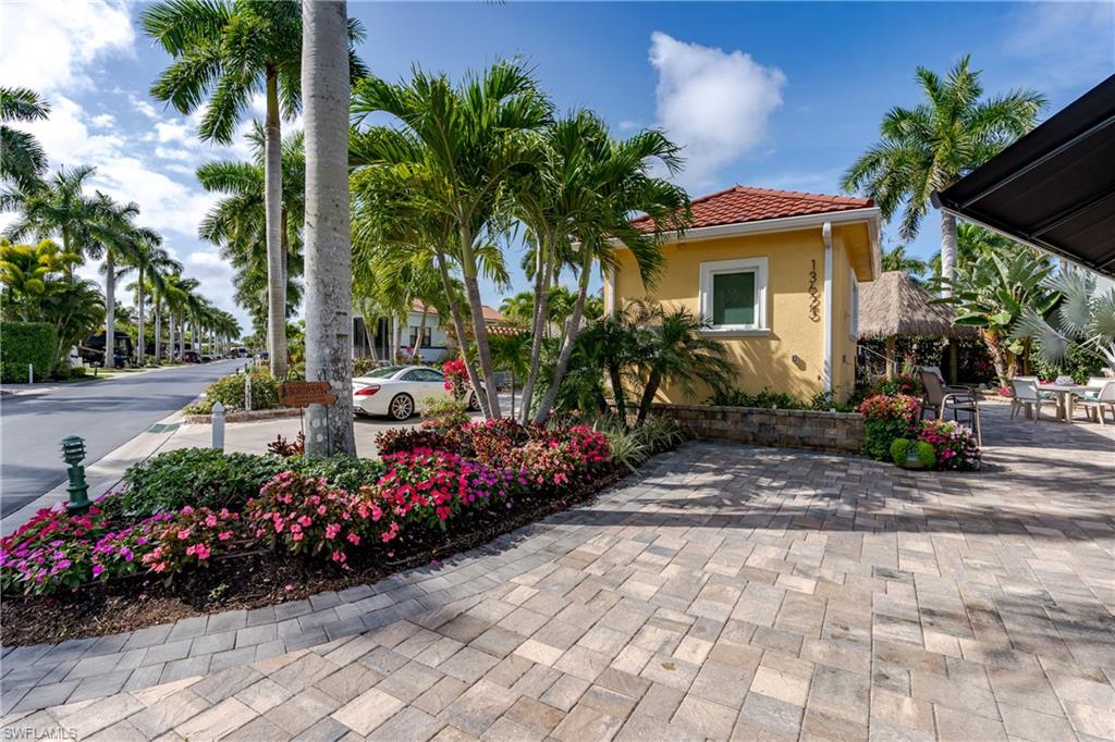 NAPLES MOTORCOACH RESORT - Land