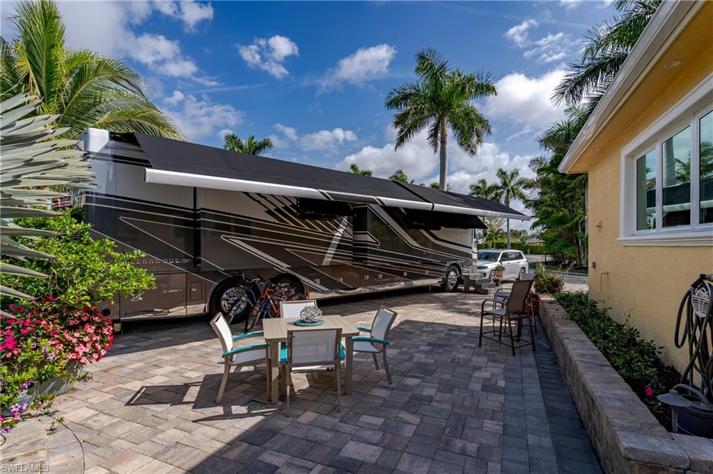 NAPLES MOTORCOACH RESORT - Land