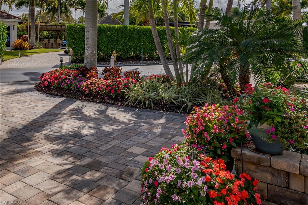 NAPLES MOTORCOACH RESORT - Land