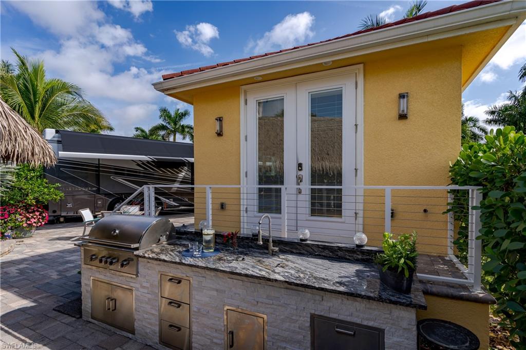 NAPLES MOTORCOACH RESORT - Land