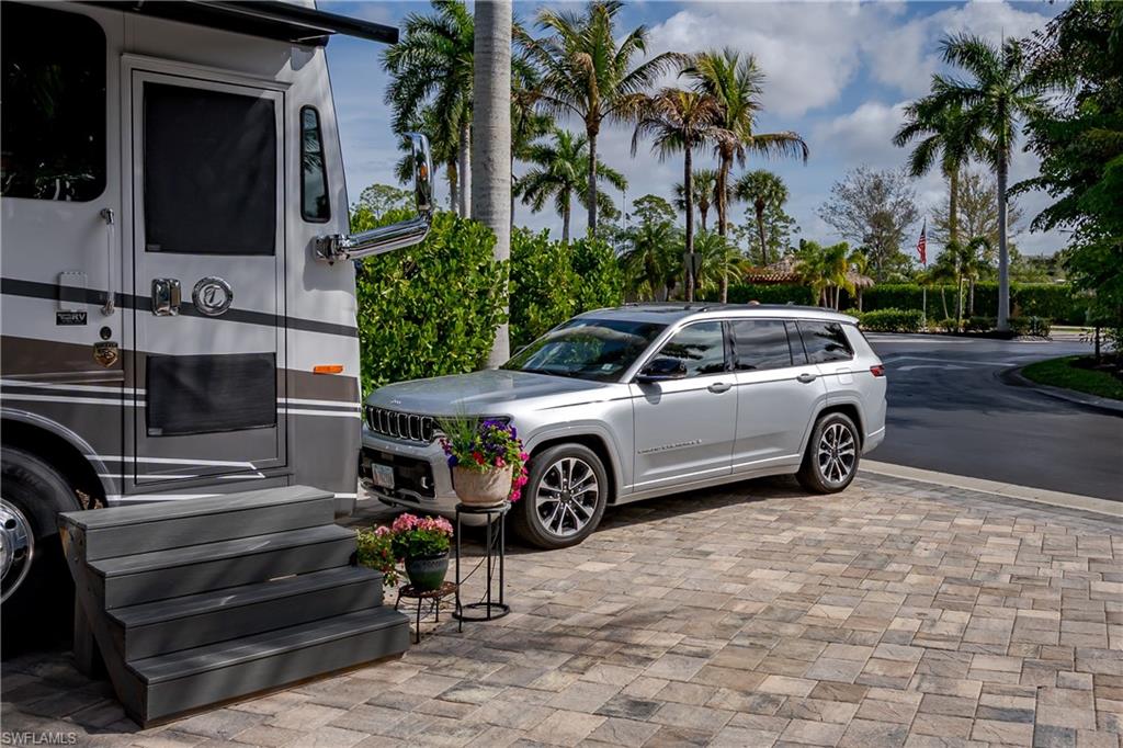 NAPLES MOTORCOACH RESORT - Land