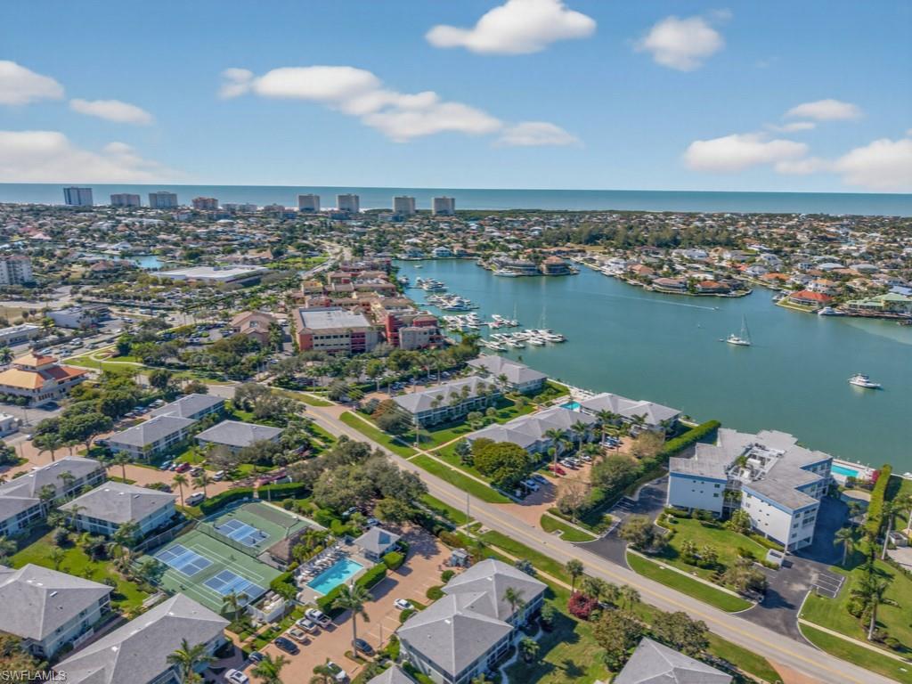 SMOKEHOUSE BAY CLUB - Residential