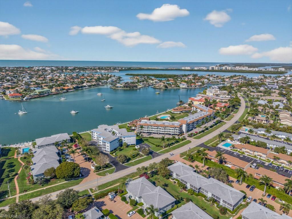 SMOKEHOUSE BAY CLUB - Residential