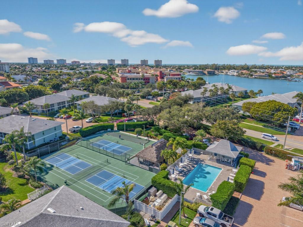 SMOKEHOUSE BAY CLUB - Residential