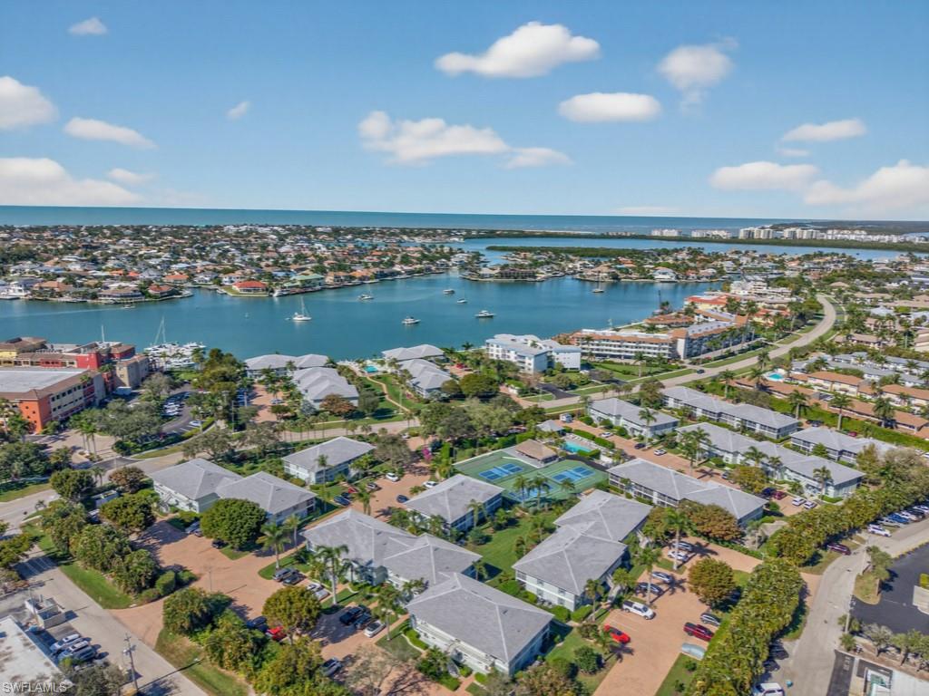 SMOKEHOUSE BAY CLUB - Residential