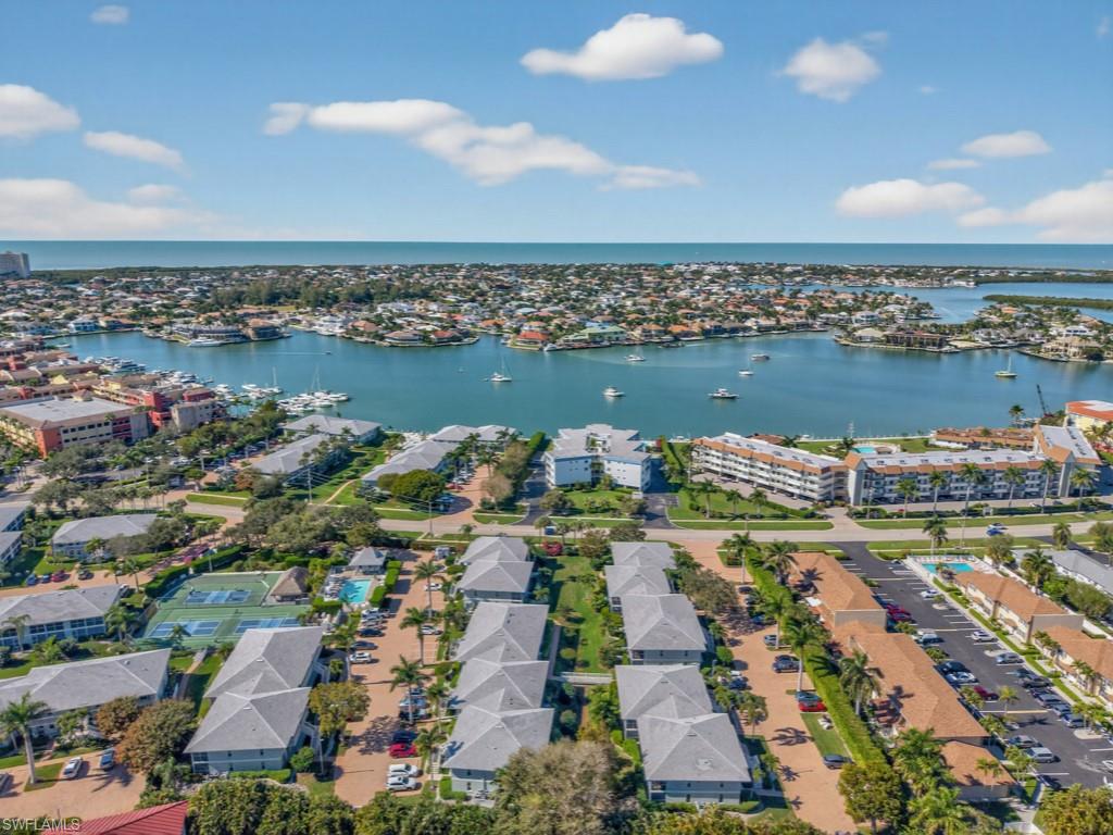 SMOKEHOUSE BAY CLUB - Residential