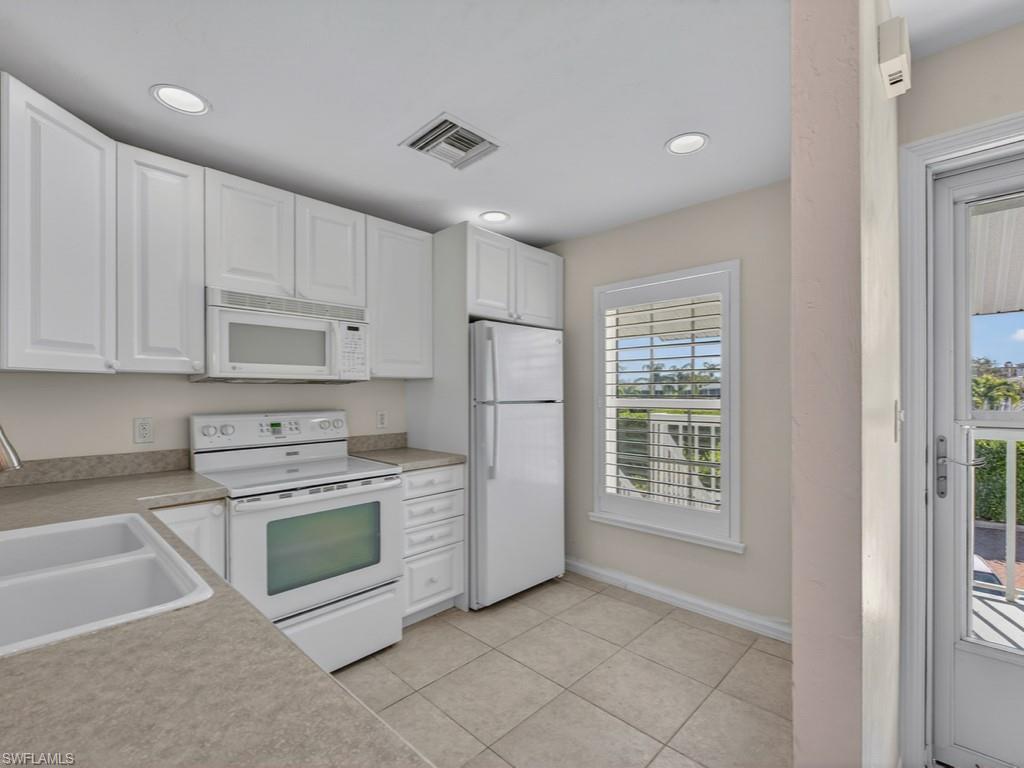 SMOKEHOUSE BAY CLUB - Residential