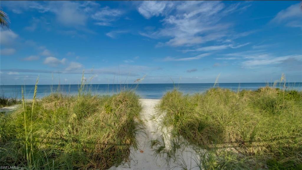 MOORINGS - Residential