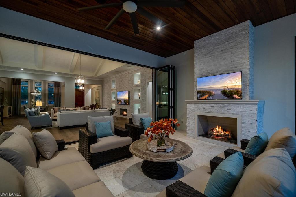 MOORINGS - Residential