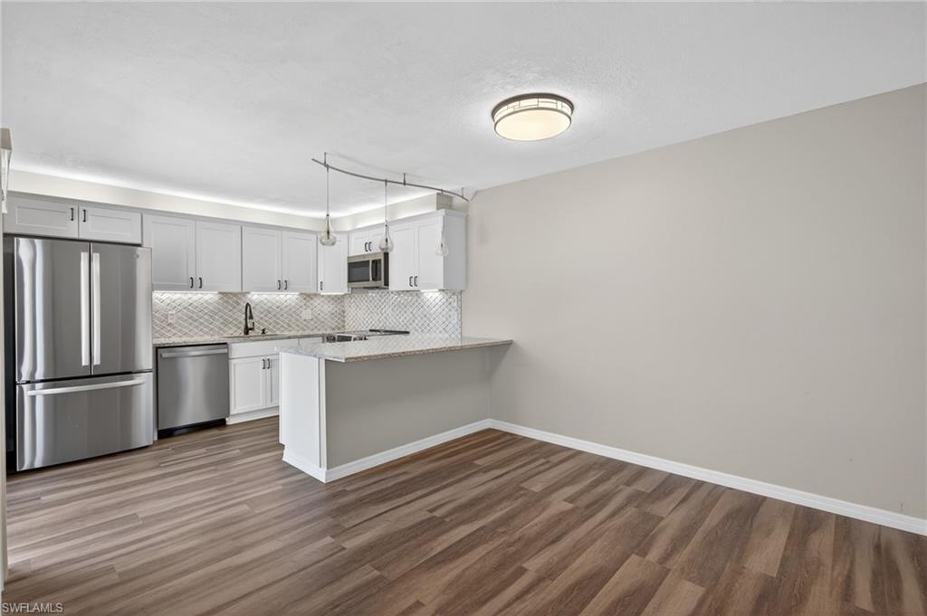 PARKWOODS TOWNHOUSE COMMUNITY - Residential