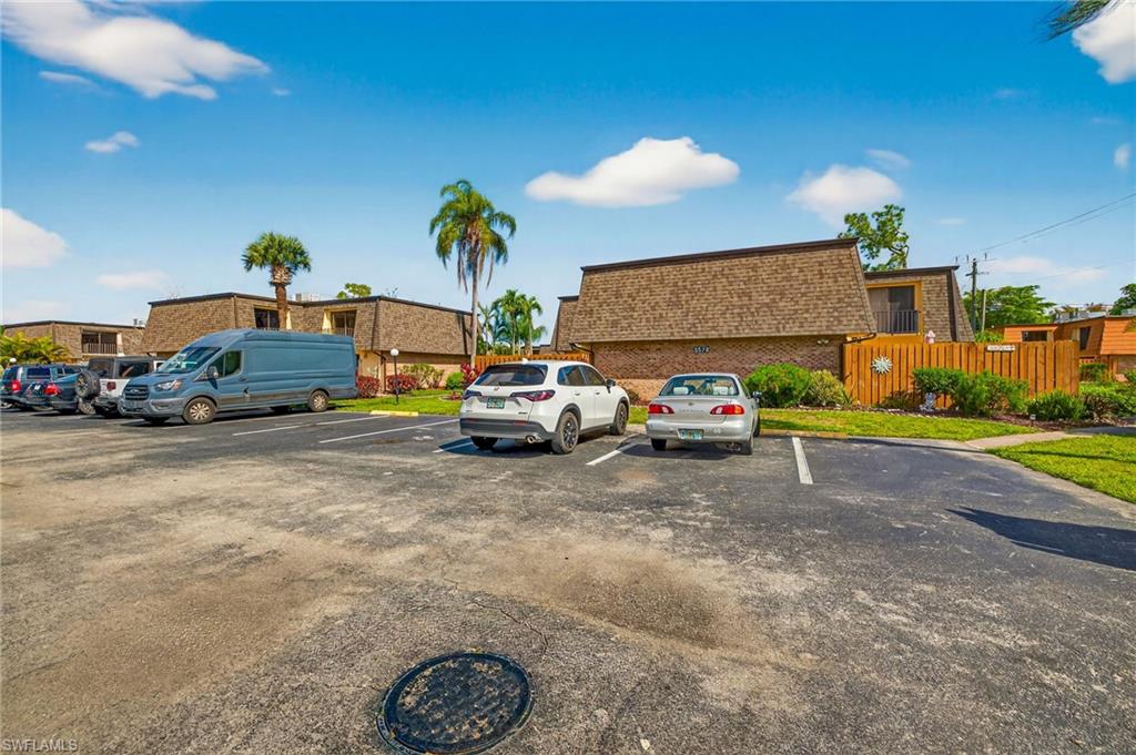 PARKWOODS TOWNHOUSE COMMUNITY - Residential