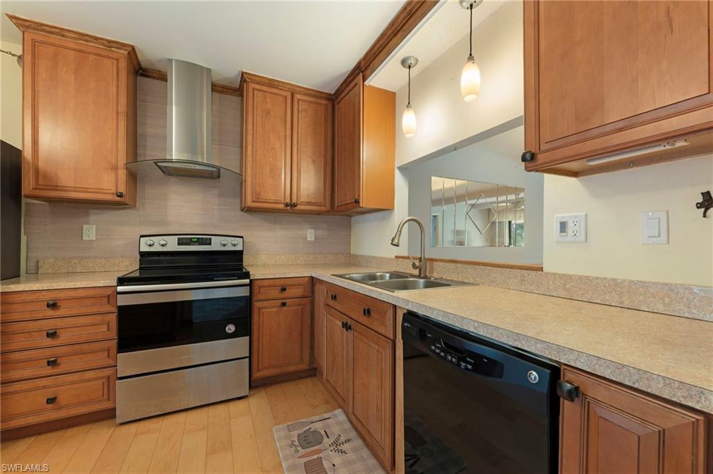 HAMPTONS AT KINGS LAKE - Residential