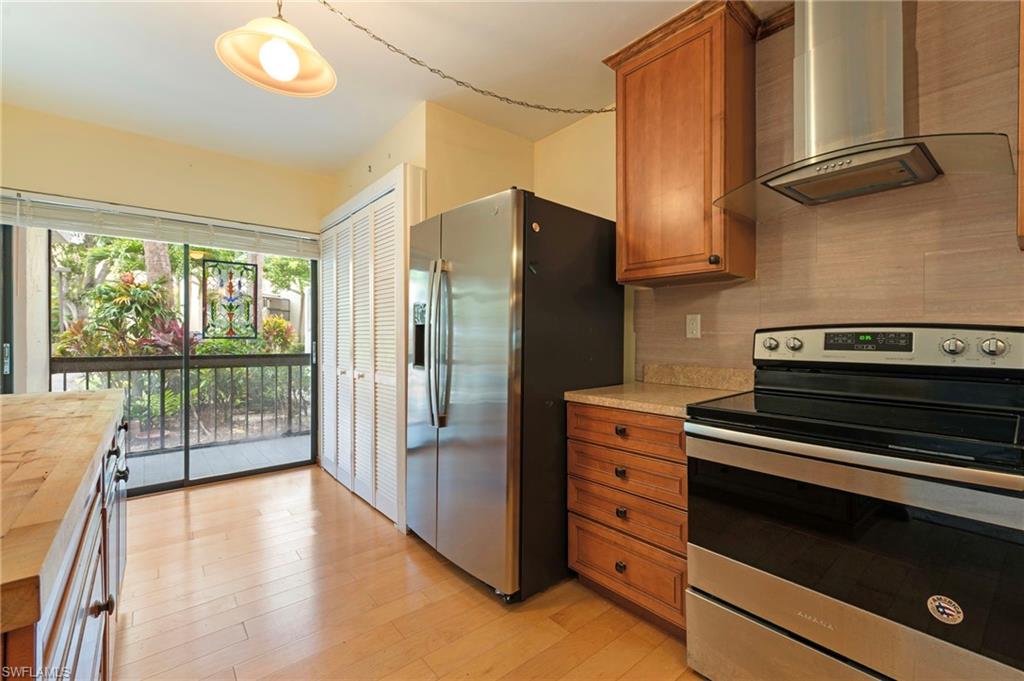 HAMPTONS AT KINGS LAKE - Residential