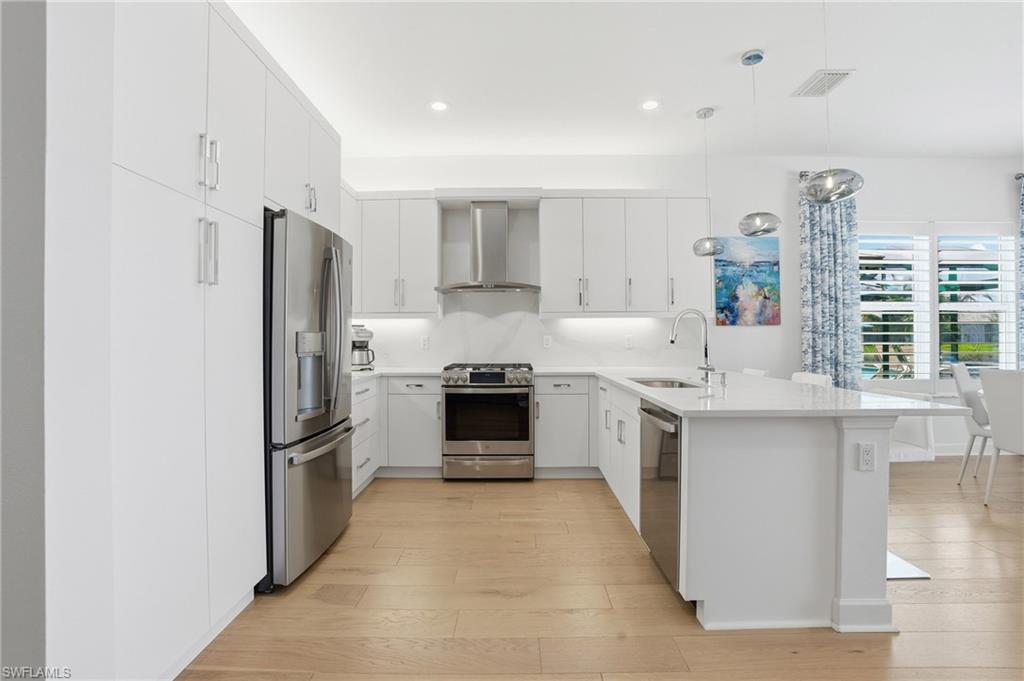 VALENCIA TRAILS - Residential