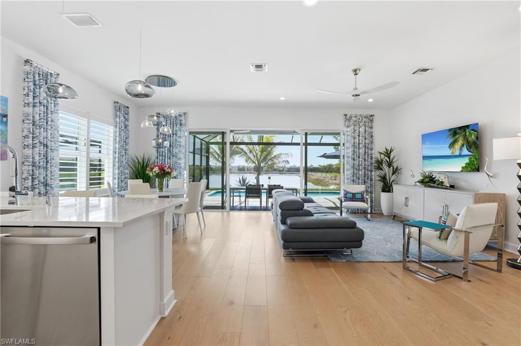 VALENCIA TRAILS - Residential