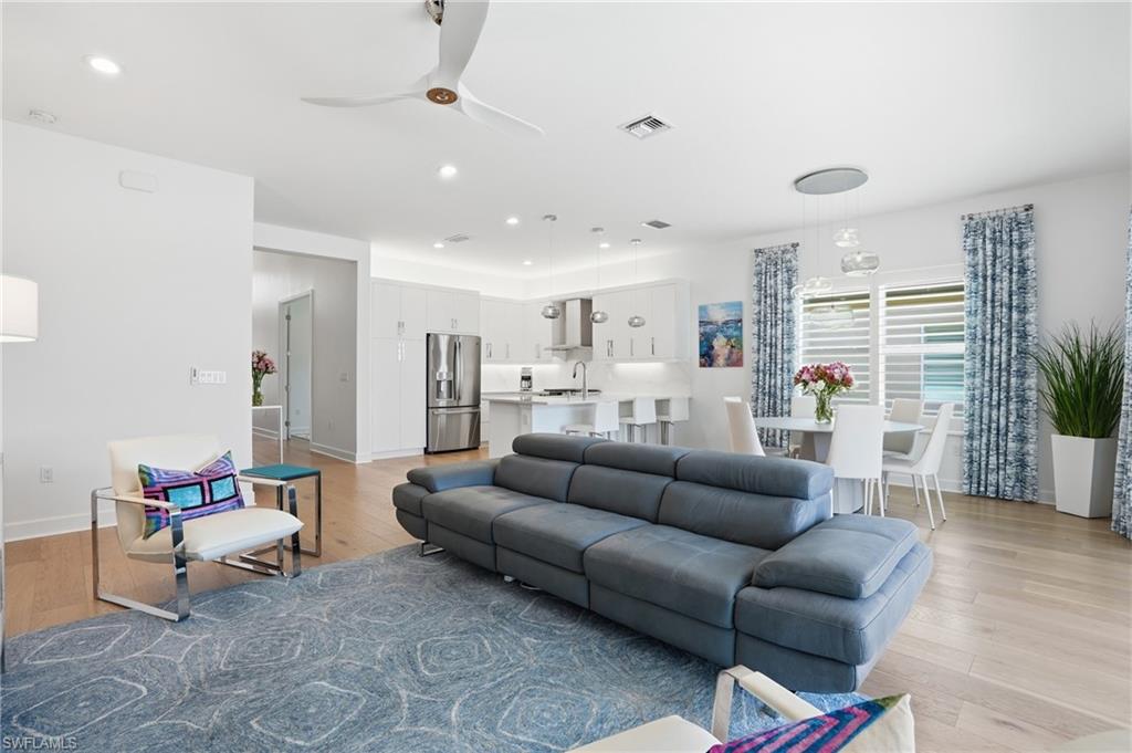 VALENCIA TRAILS - Residential