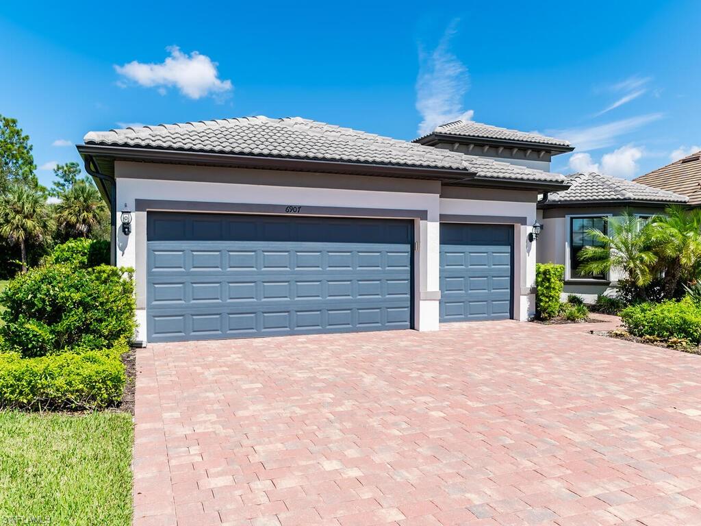 WINDING CYPRESS - Residential