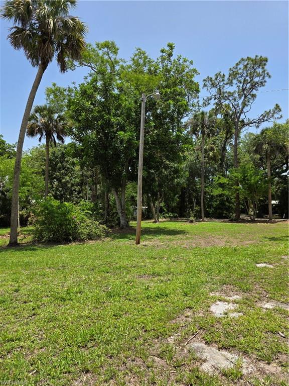 NORTH FORT MYERS - Land