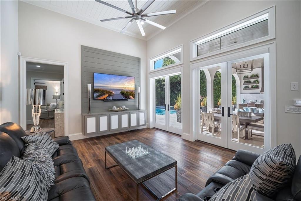 MOORINGS - Residential