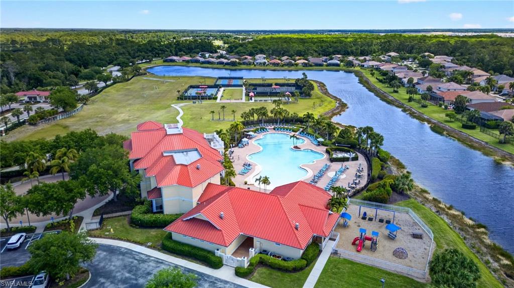 HAMPTON LAKES - Residential