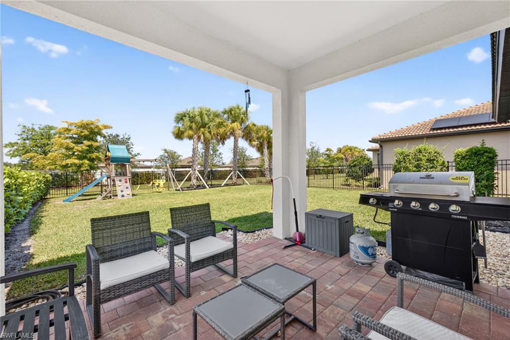 HAMPTON LAKES - Residential