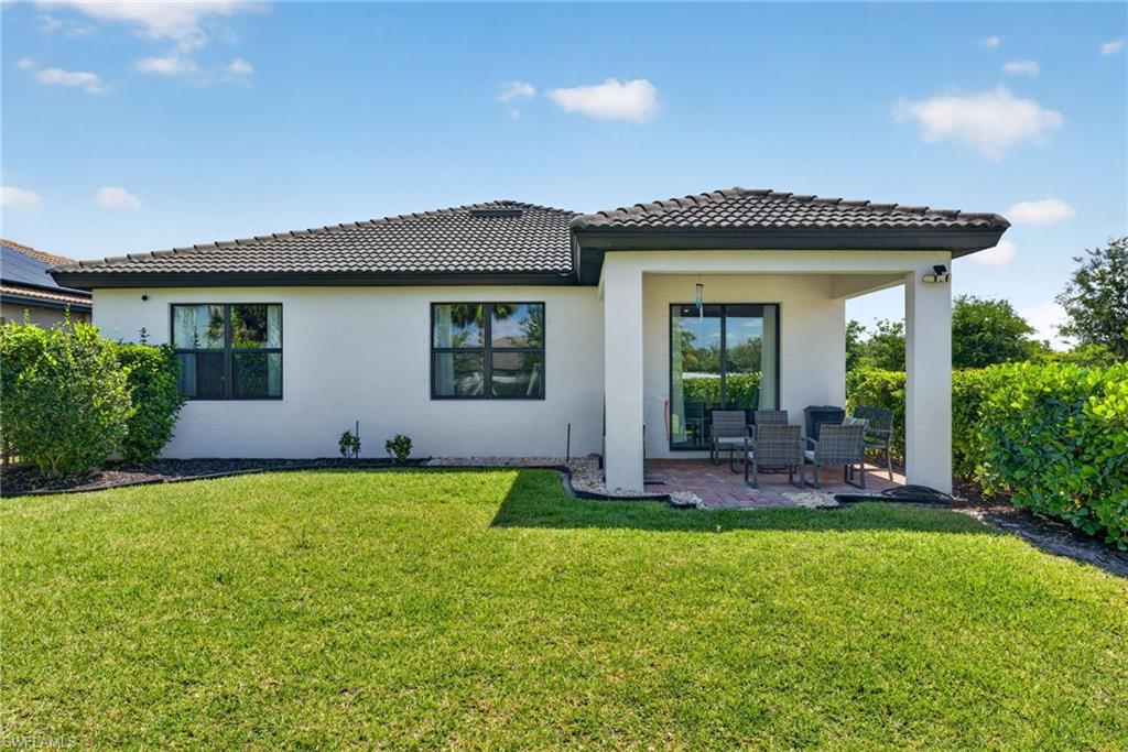 HAMPTON LAKES - Residential